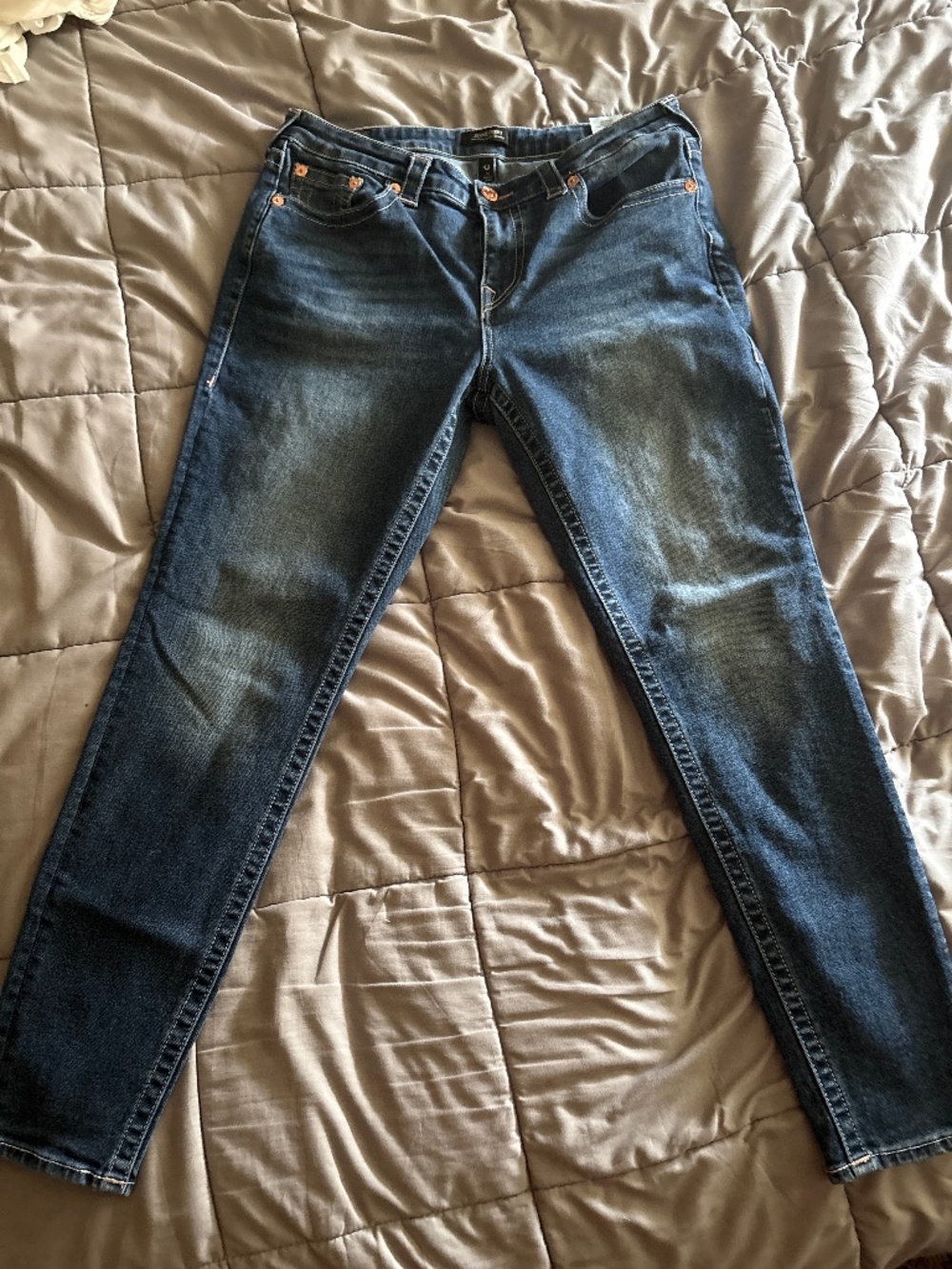 32 True Religion Jeans